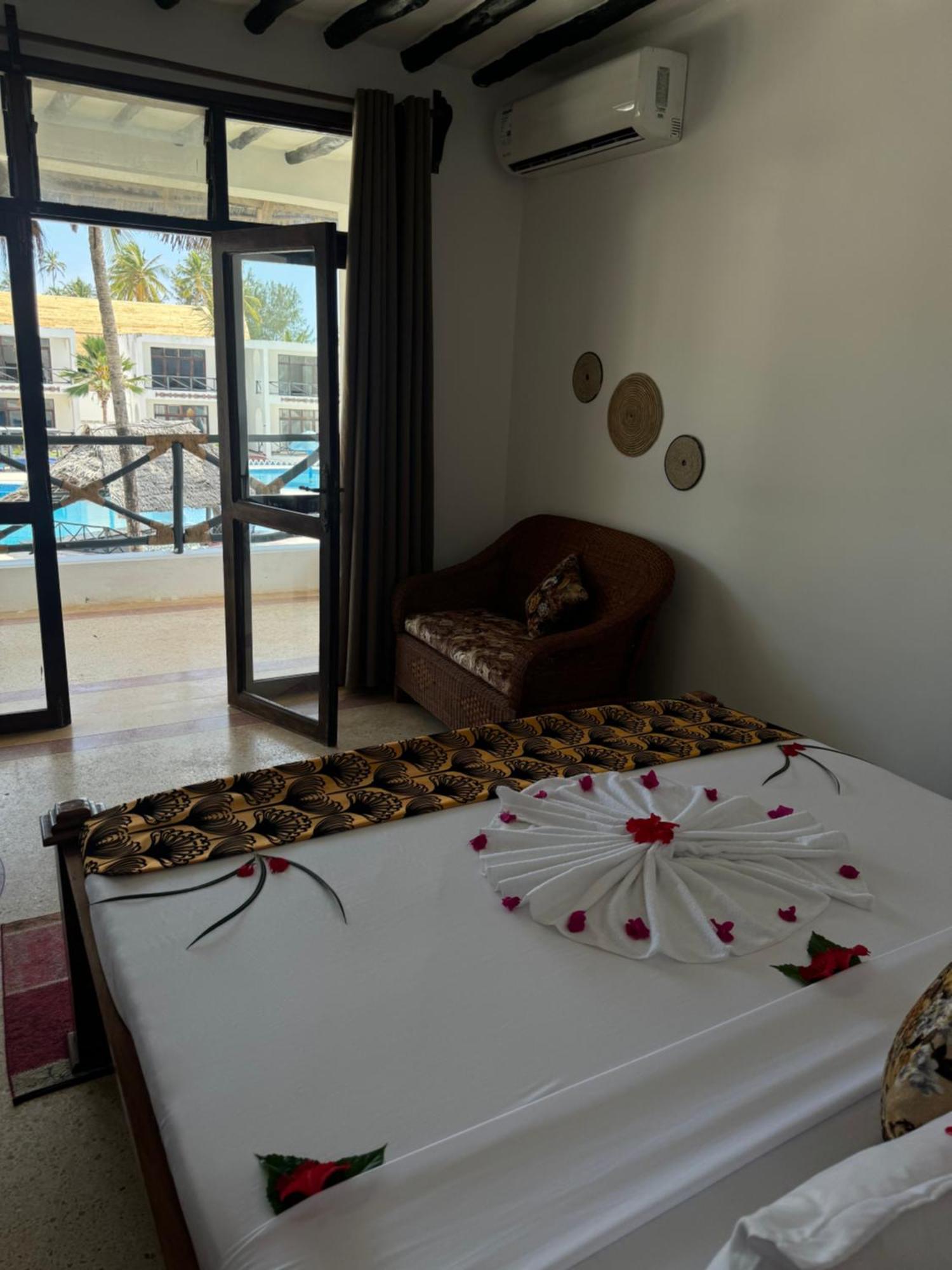 Zanzinite Beach Spa Hotel Zanzibar Exterior photo